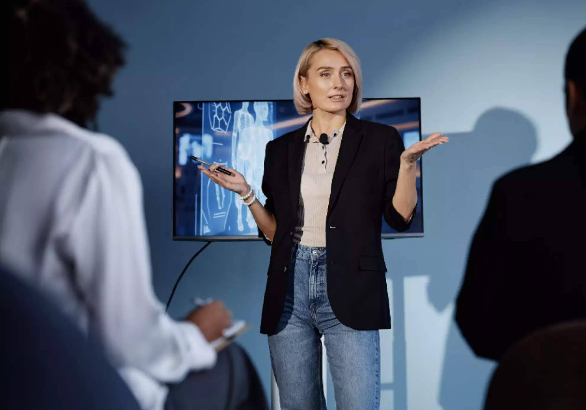 Public vs. Private AI: How to use intelligence without leaking enterprise data